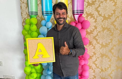 Vereador é indiciado por imitar som de macaco em discussão com colega