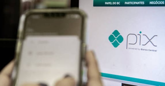 Pix: alcança milhões de usuários e movimenta economia brasileira