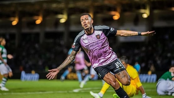 Vasco acerta contratação do atacante Clayton Silva, de Portugal