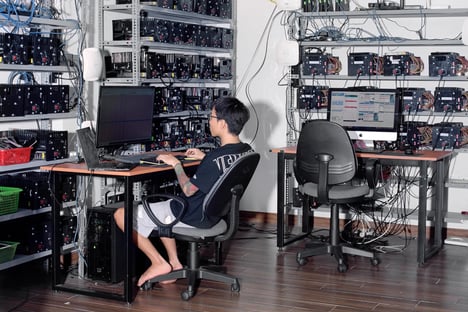 Como funcionam as fábricas de cliques