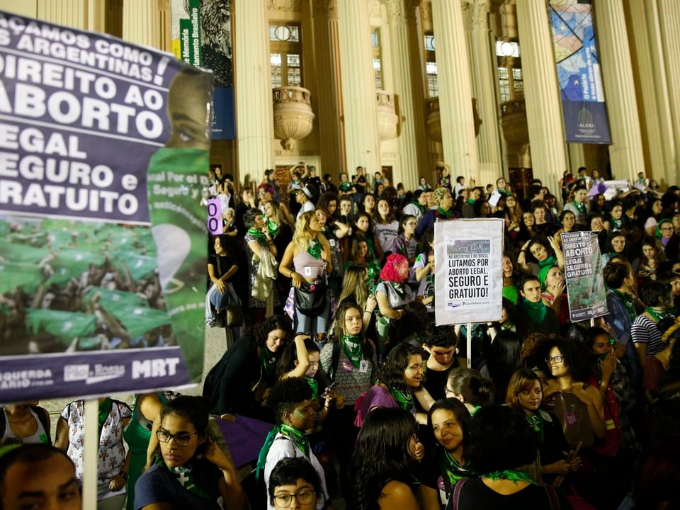 Datafolha: 52% discordam que a mulher tem direito de decidir sobre aborto