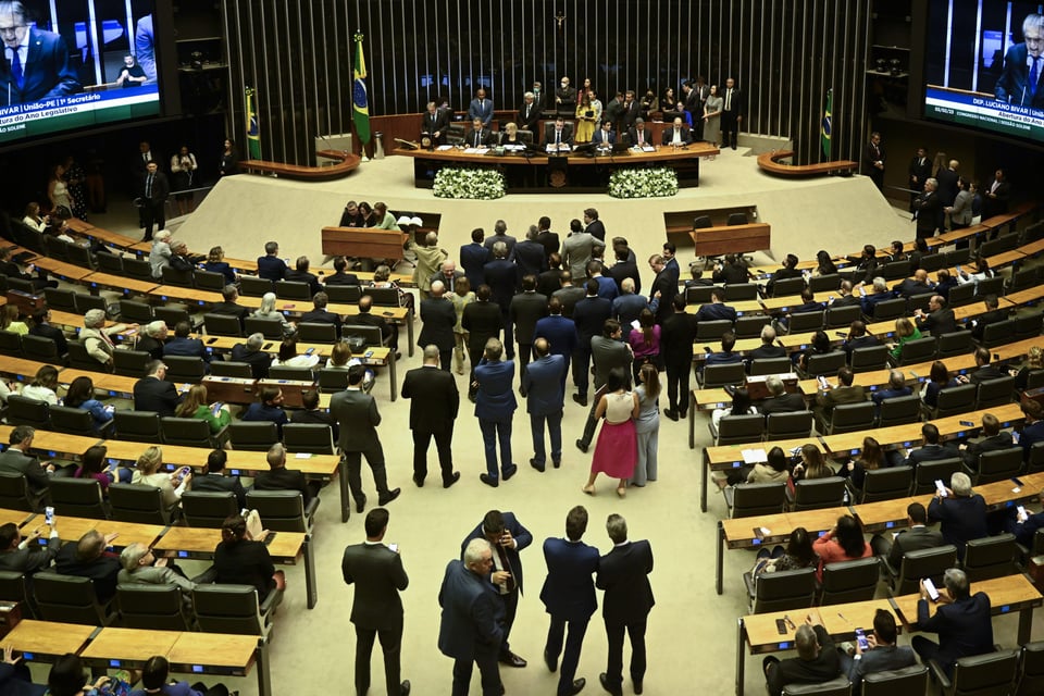 Governo abre a carteira e libera R$ 712 milhões em emendas em um único dia
