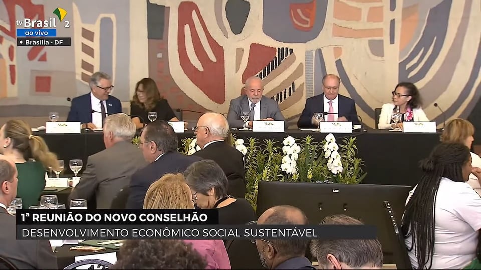 “Todo mundo pode falar de tudo, menos de juros”, critica Lula