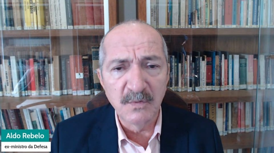 Relator do Código Florestal critica políticas ambientais e defende agricultura no Brasil