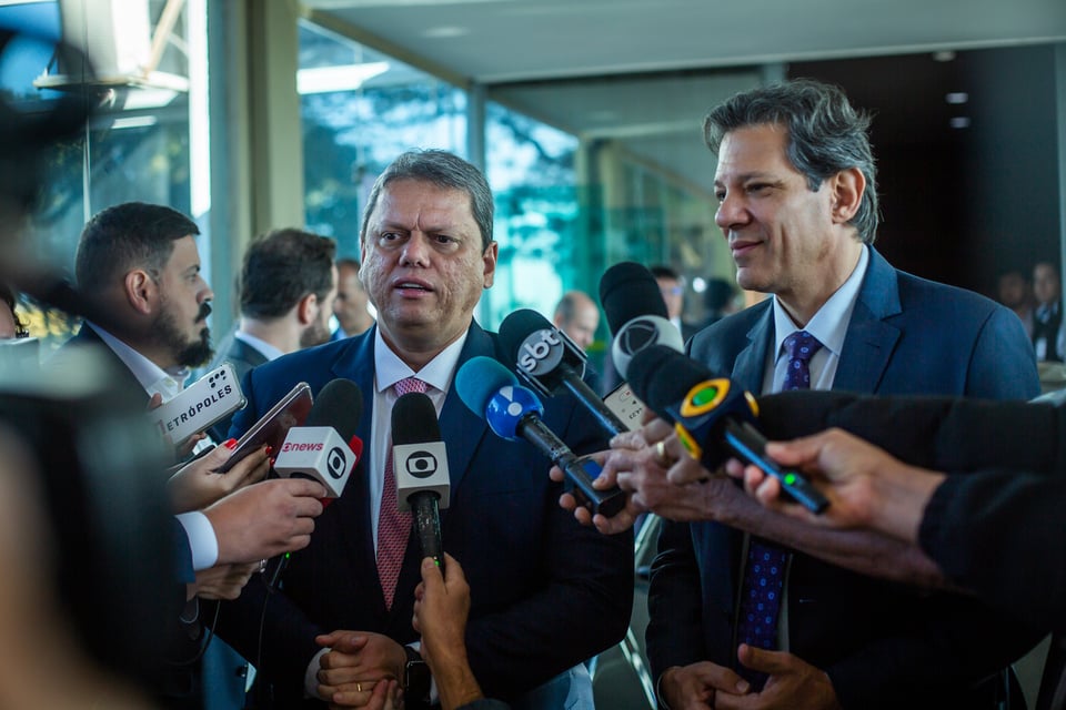 Tarcísio e Haddad, a imagem do dia