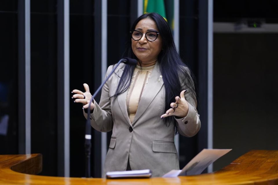 Deputada bolsonarista quer toxicológico para alunos de universidades federais