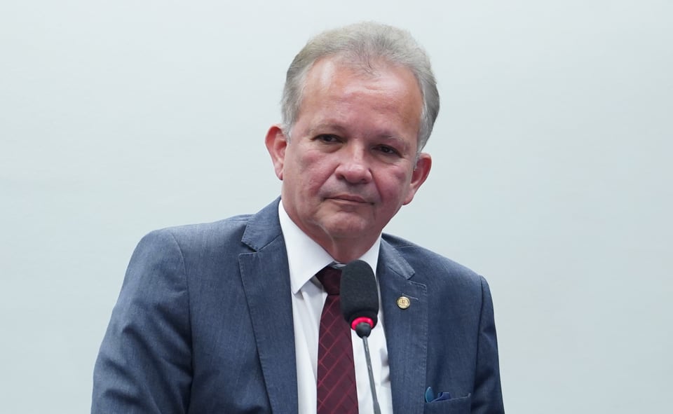 Namoro do governo com Centrão também incomoda o PDT