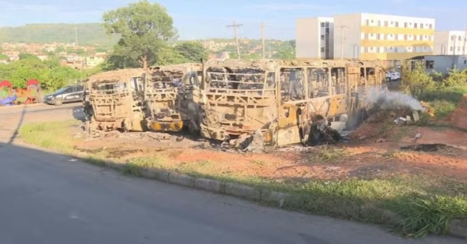 Explosões e ônibus escolares em chamas: noite de terror em Minas Gerais