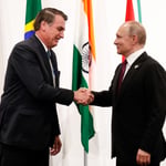 De joelhos no Kremlin