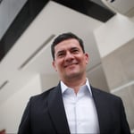 É fácil atravessar a rua de Bolsonaro para Lula