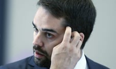 Eduardo Leite assina lei de liberdade econômica no RS