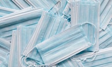 Infectologistas recomendam manutenção do uso de máscaras em ambientes fechados