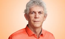 Com as bênçãos de Lula, Ricardo Coutinho negocia volta ao PT