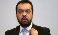 "Até hoje o Bolsonaro não me segue no Instagram", diz Castro