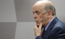 Artigo, Crusoé: “O eleitor preferiu o ministro do vírus ao ministro da Saúde”