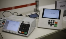 Bruno Dantas cobra da Defesa relatório de fiscalização das urnas eletrônicas