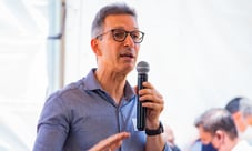 Zema aguarda definição de cenários para conversar com Lula