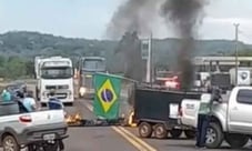 167 rodovias federais permanecem bloqueadas por caminhoneiros bolsonaristas