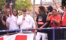 Bolsonaro chama Lula de "amigo de bandido" por visita a favela sem escolta