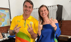 Flávio Bolsonaro vota no RJ: "Expectativa de virada histórica"