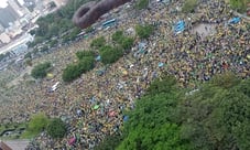 Bolsonaristas fazem atos em frente aos quartéis e pedem intervenção militar