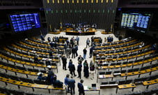 Câmara aprova proposta que facilita soltura de condenados por STF e STJ