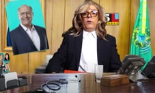 Geraldo Alckmin com a peruca de Janja