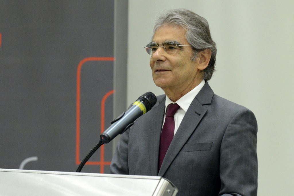 Ex-presidente do STF defende ‘cortar na própria carne’ para resolver crise no Tribunal