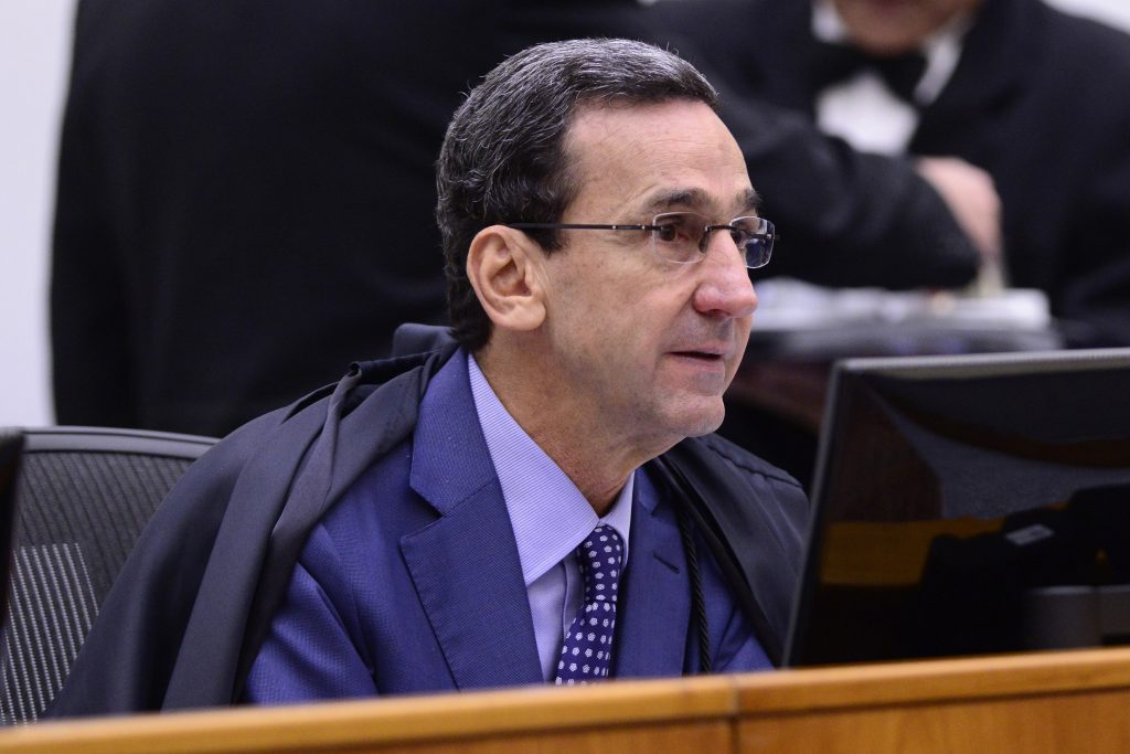 Jetons recebidos por ministros em conselho estatal ficam de fora de teto constitucional