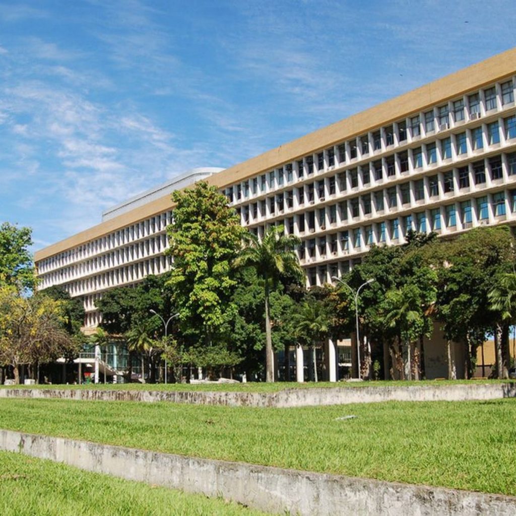UFRJ fechará por falta de verba, afirma reitora