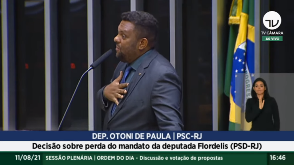 “Flor! Onde foi parar o celular, Flor?”