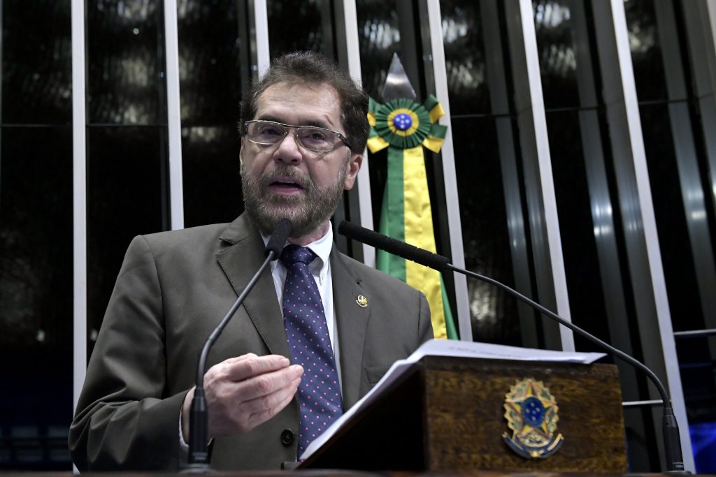 Senador quer colocar o Pix na Constituição