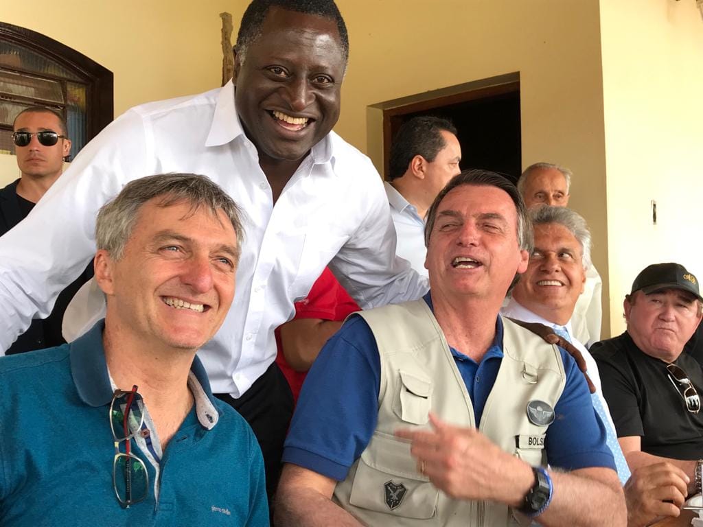 Bolsonaro e irmão ganham na quadra da Mega da Virada em bolão