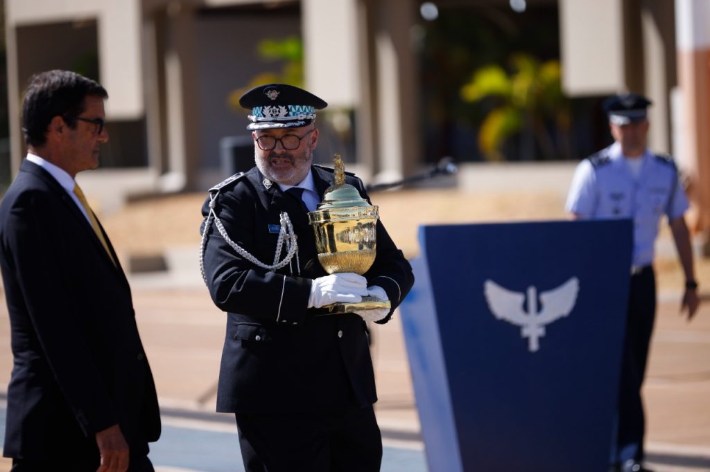 Coração de Dom Pedro I chega ao Brasil em avião da FAB