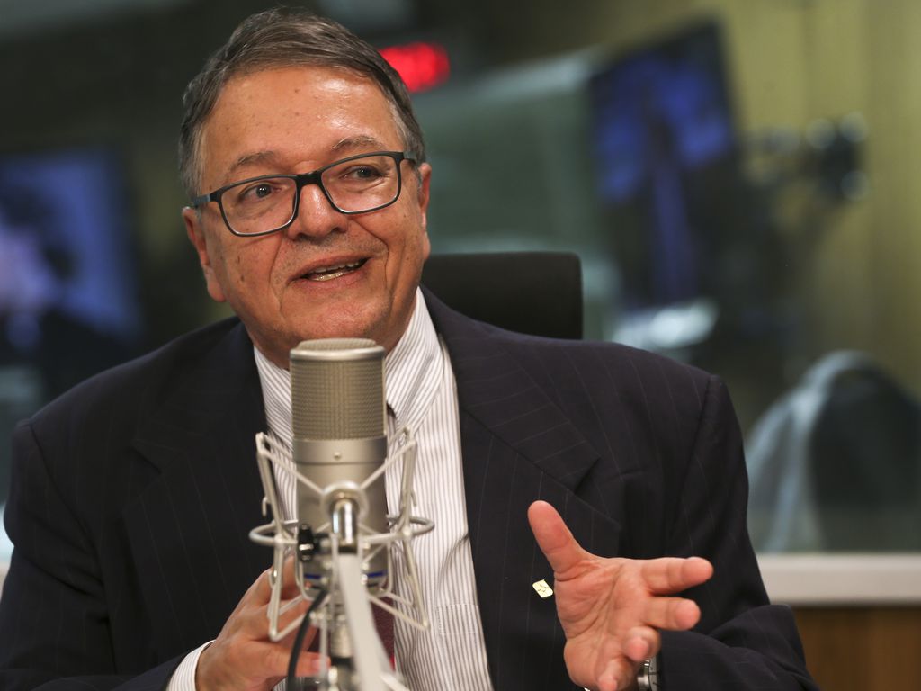 Governo exonera presidente do IBGE