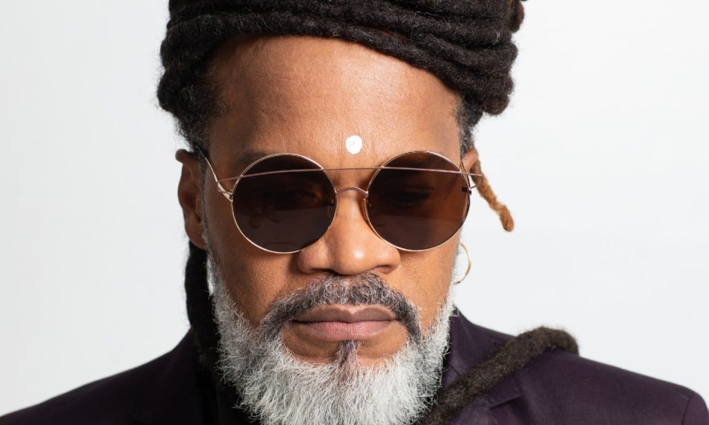 Justiça condena Carlinhos Brown por uso indevido de ilustração alheia