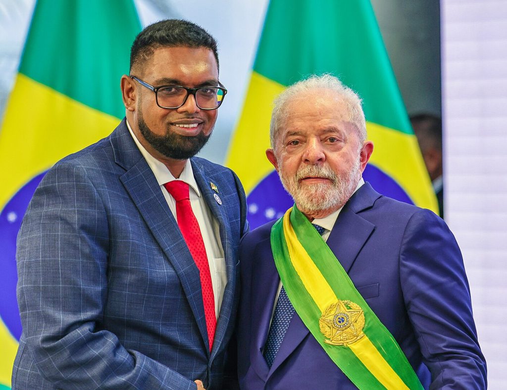 Presidente da Guiana cobra ajuda do Brasil contra Venezuela