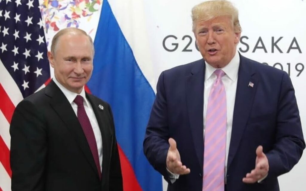 “Pare essa guerra ridícula”, diz Trump a Putin, com ameaça de sanções