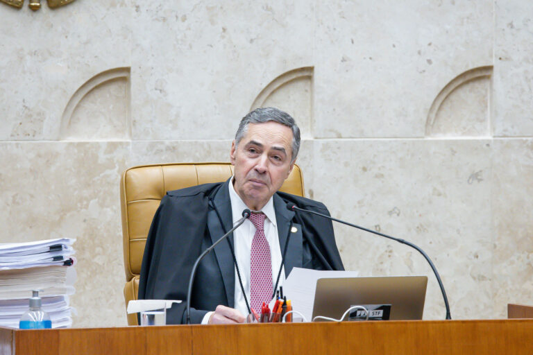 “É preciso virar a página sem arrancá-la da história”, diz Barroso