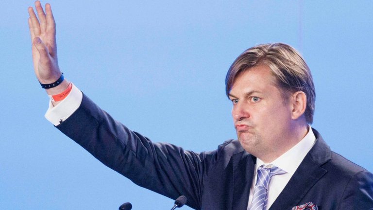 Líder da direita populista alemã cai após relativizar nazismo