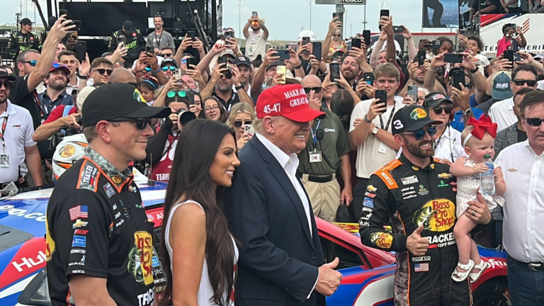 Trump ovacionado na NASCAR