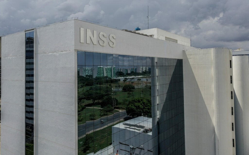 Lula nomeia procurador federal como novo presidente do INSS