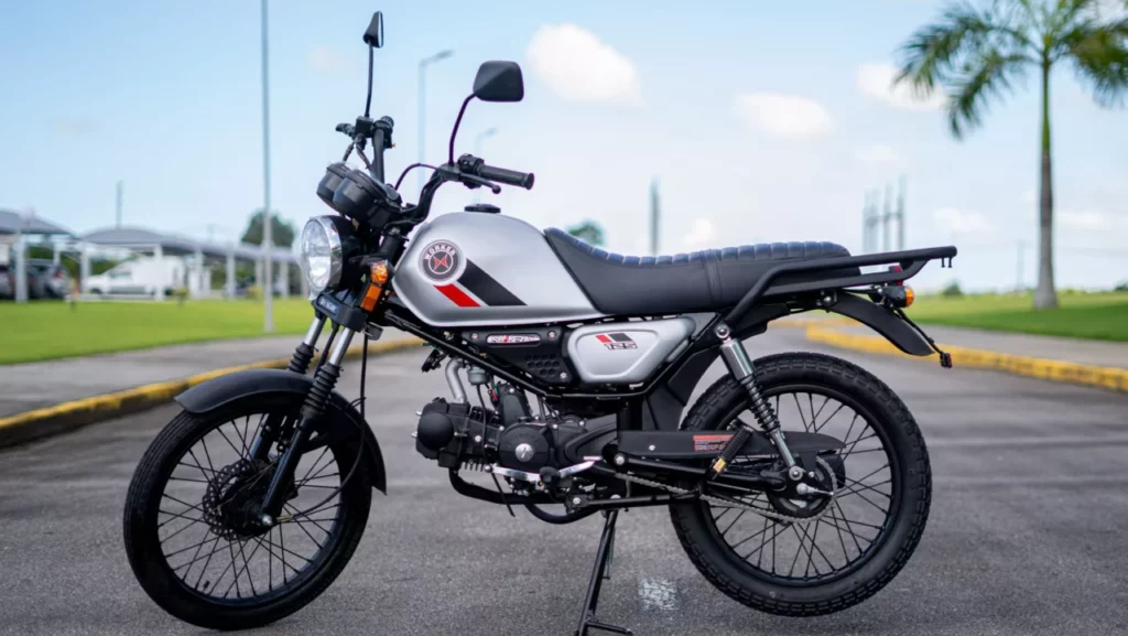 A moto de R$ 8 mil que faz 40km/l e está mudando a vida de milhares de brasileiros