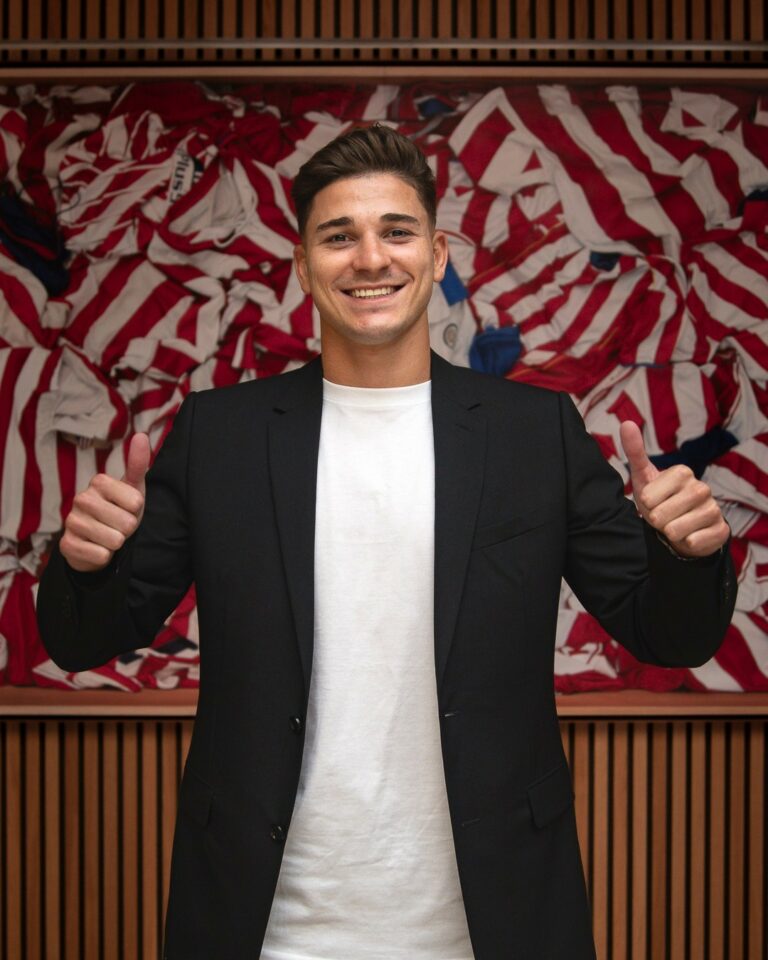 ulian Álvarez em ação pela divulgação do Atlético de Madrid." Foto de divulgação - Reprodução/Instagram @atleticodemadrid.