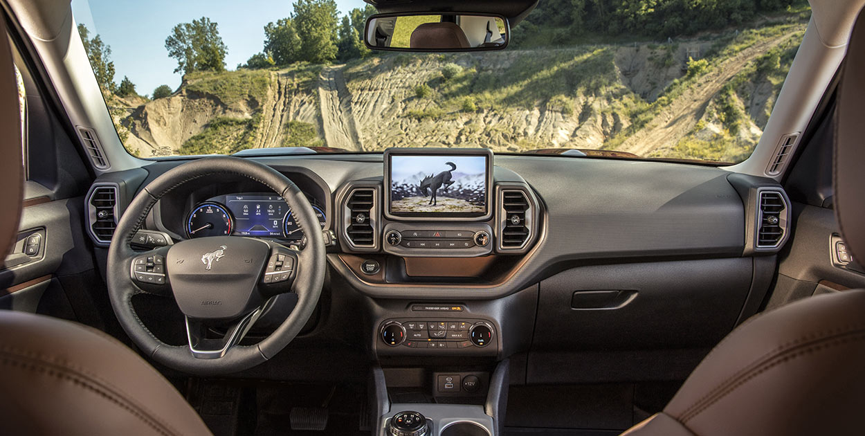 O SUV com cara de bruto que tem motor turbo, tração 4×4 e conforto de carro caro