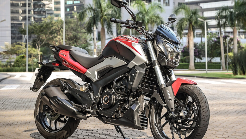 Honda e Yamaha tremem com a chegada desta moto indiana que custa R$ 4 mil a menos
