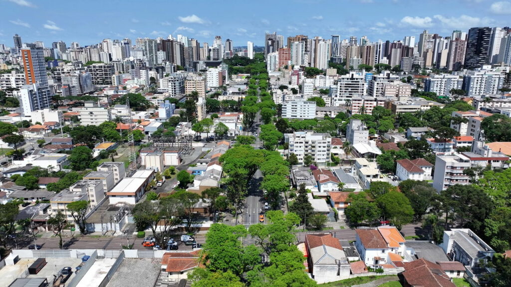 Acidente na Avenida das Torres deixa 1 morto em Curitiba