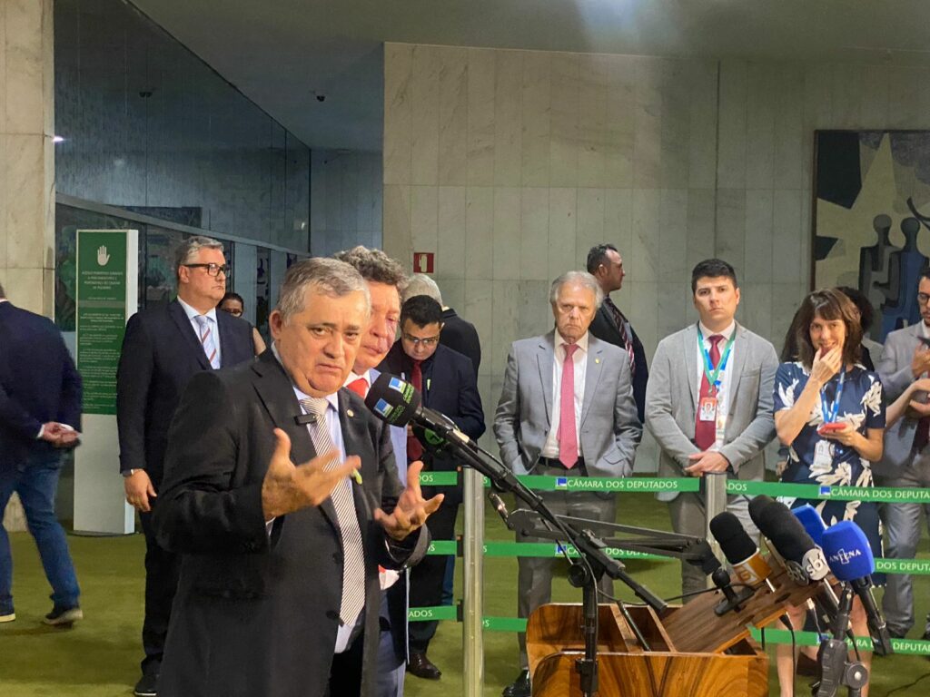 Suspense de Lira, certeza de Guimarães: “há votos” para o pacote fiscal