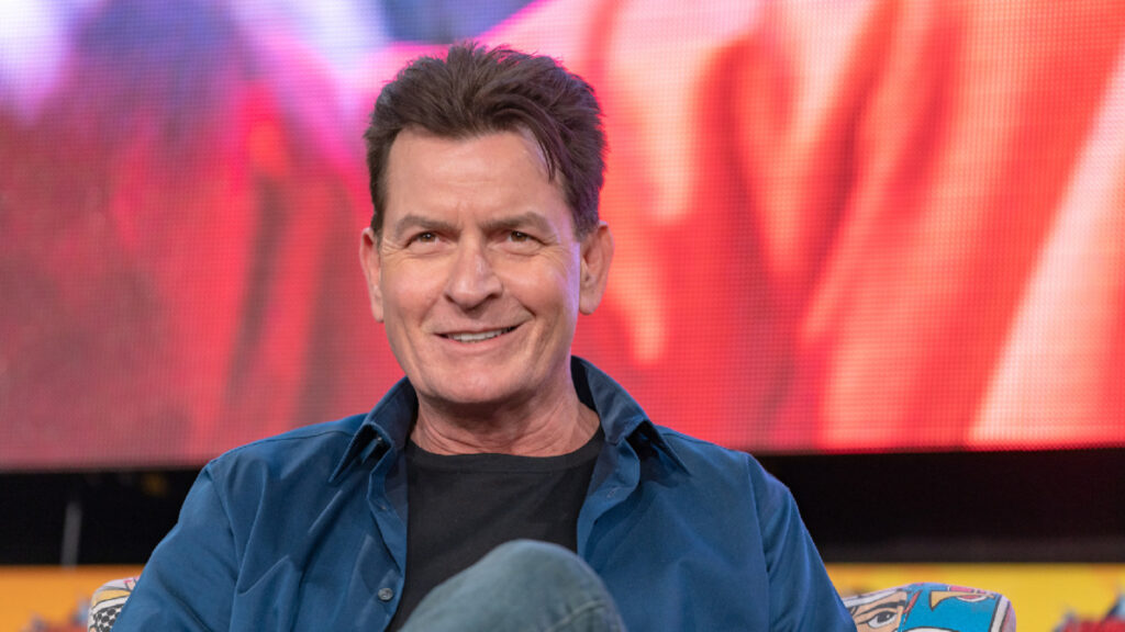 Bookie: Nova série de comédia com Charlie Sheen chega ao Brasil