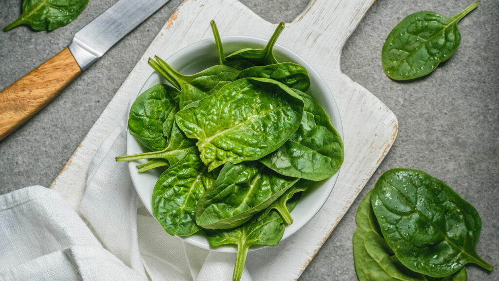 Espinafre na dieta: Saiba como ele melhora sua saúde ocular e muito mais